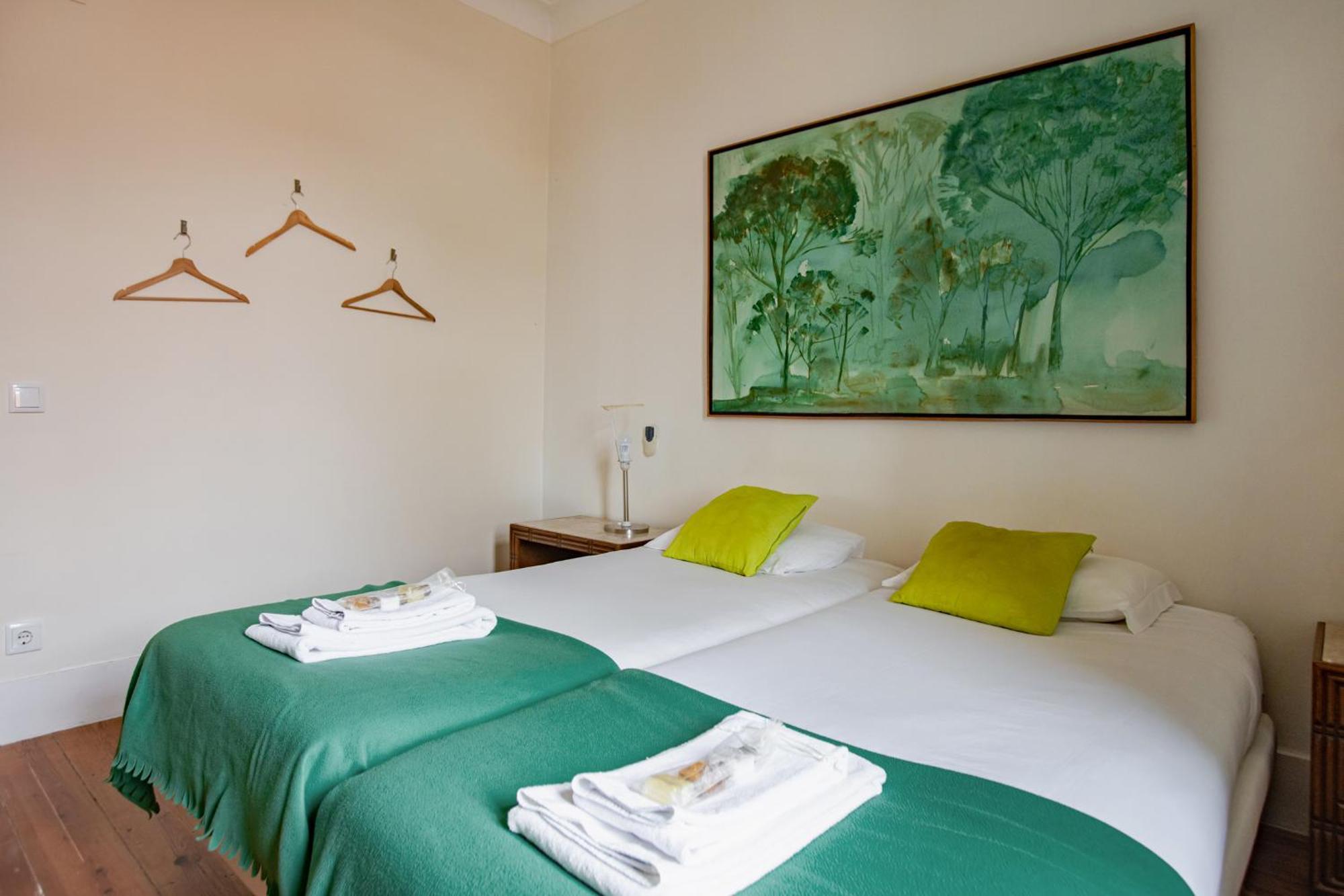 Large Family Flat In Campo De Ourique Pensão Lisboa