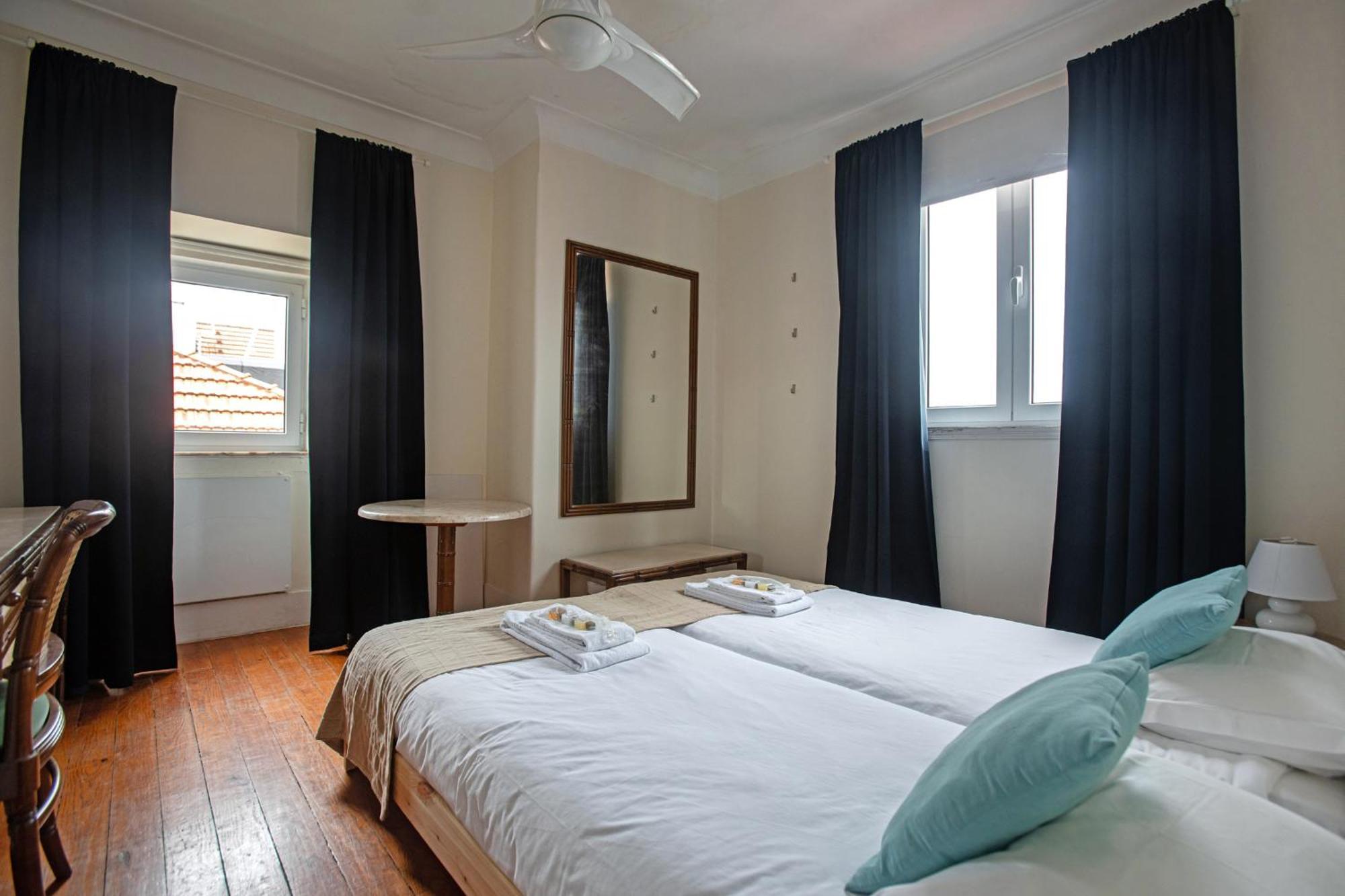 Large Family Flat In Campo De Ourique Pensão Lisboa